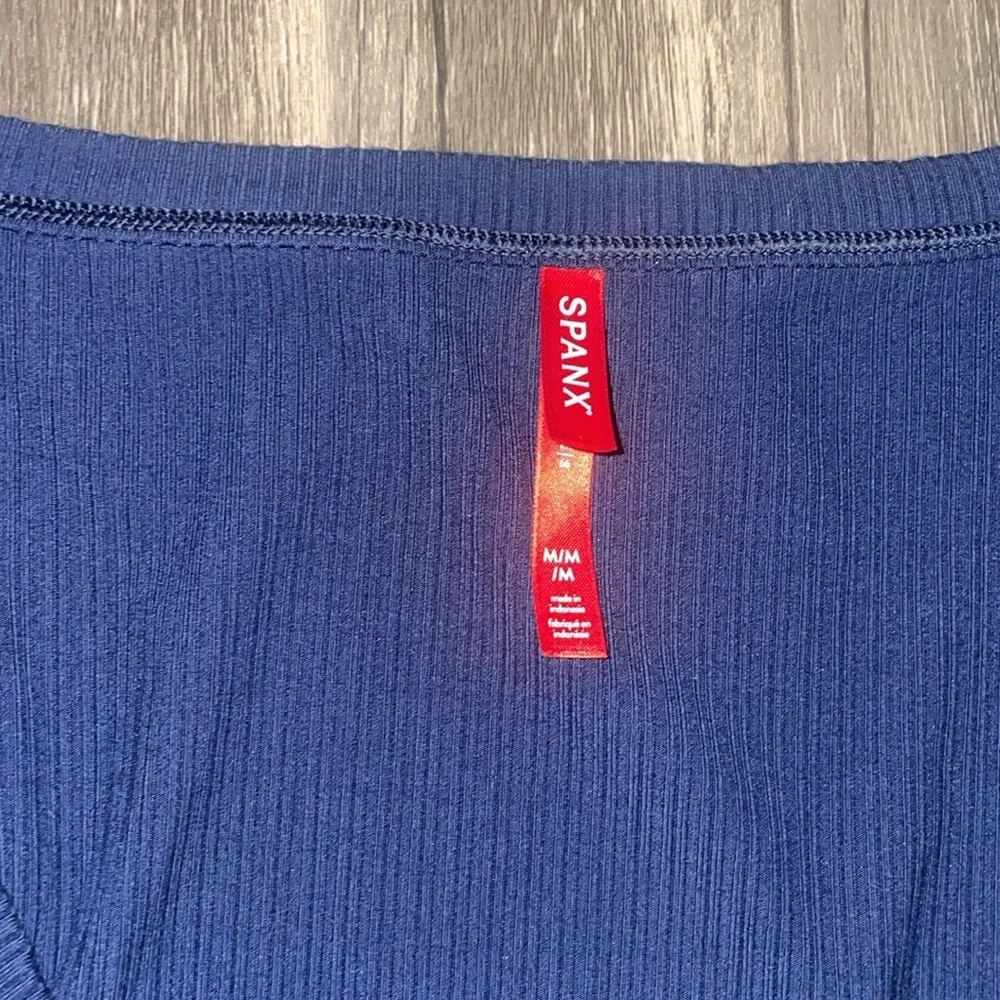 SPANX Stretch Rib
Scoop Neck Tank navy / medium NWOT - Picture 6 of 8